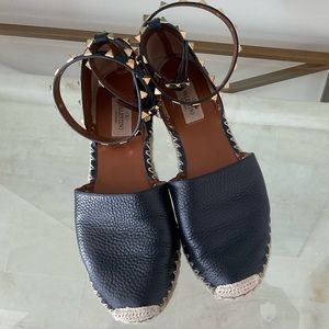 $790 Valentino rockstuds navy shoes size 39